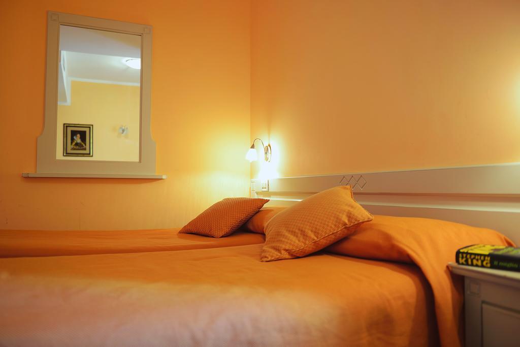 Hotel Marisa Αλμπένγκα Εξωτερικό φωτογραφία