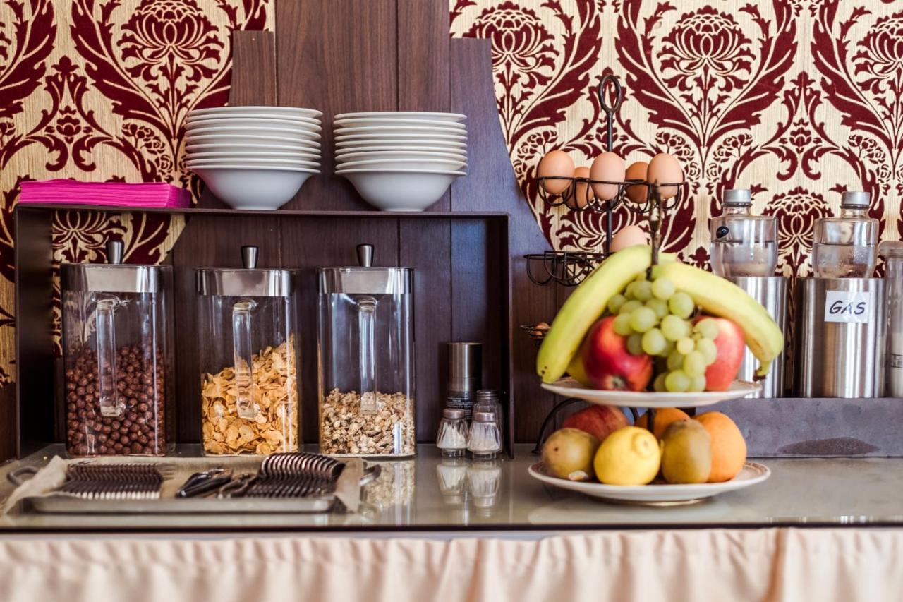 Hotel Marisa Αλμπένγκα Εξωτερικό φωτογραφία