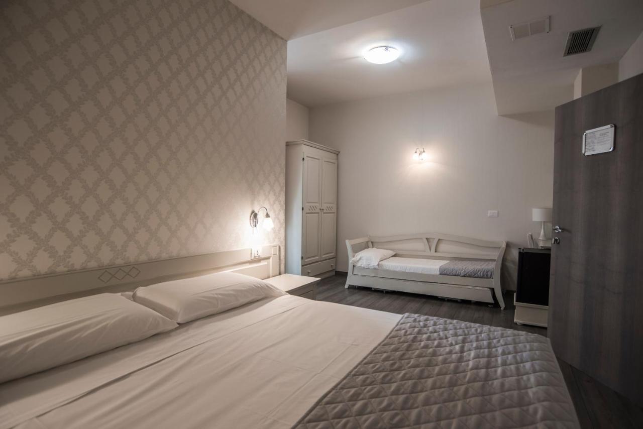 Hotel Marisa Αλμπένγκα Εξωτερικό φωτογραφία
