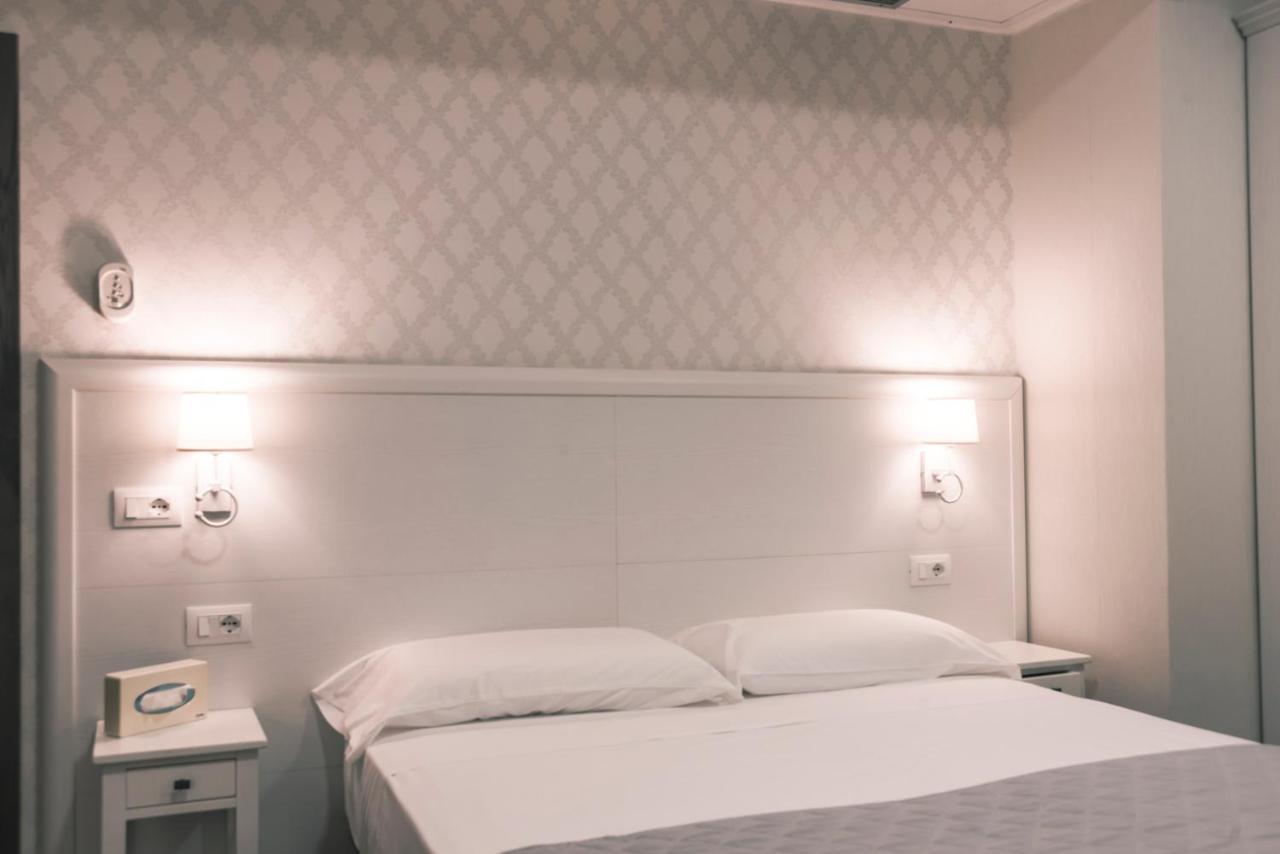 Hotel Marisa Αλμπένγκα Εξωτερικό φωτογραφία