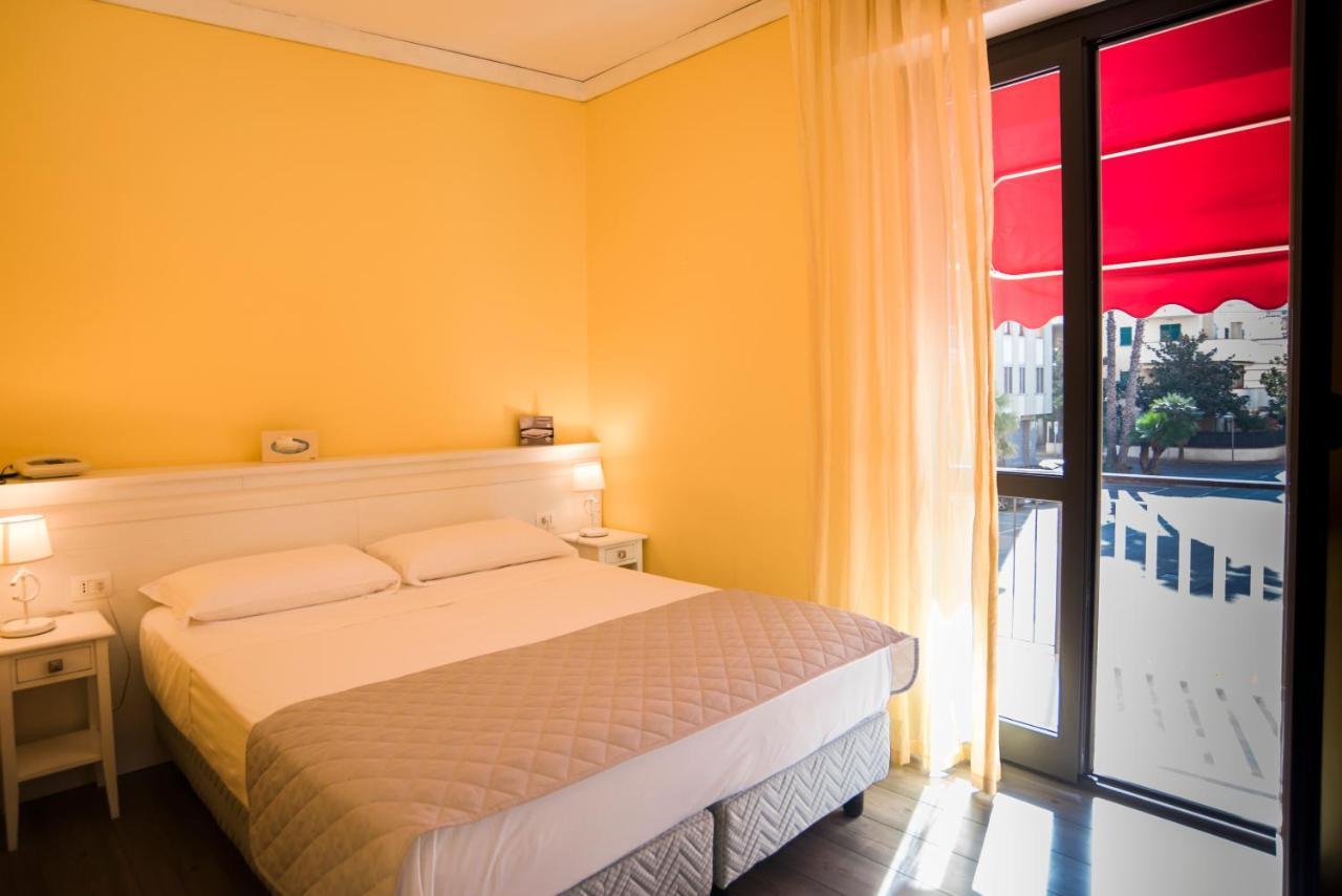 Hotel Marisa Αλμπένγκα Εξωτερικό φωτογραφία